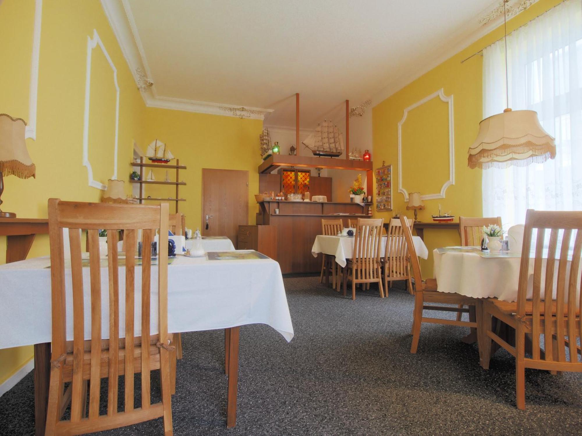 Haus Nordstern Warnemuende Guest house *